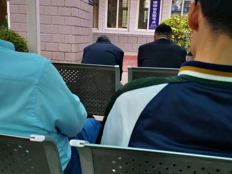 離婚訴訟中的財產分割引發(fā)爭議怎么辦？龍華婚姻律師來回答